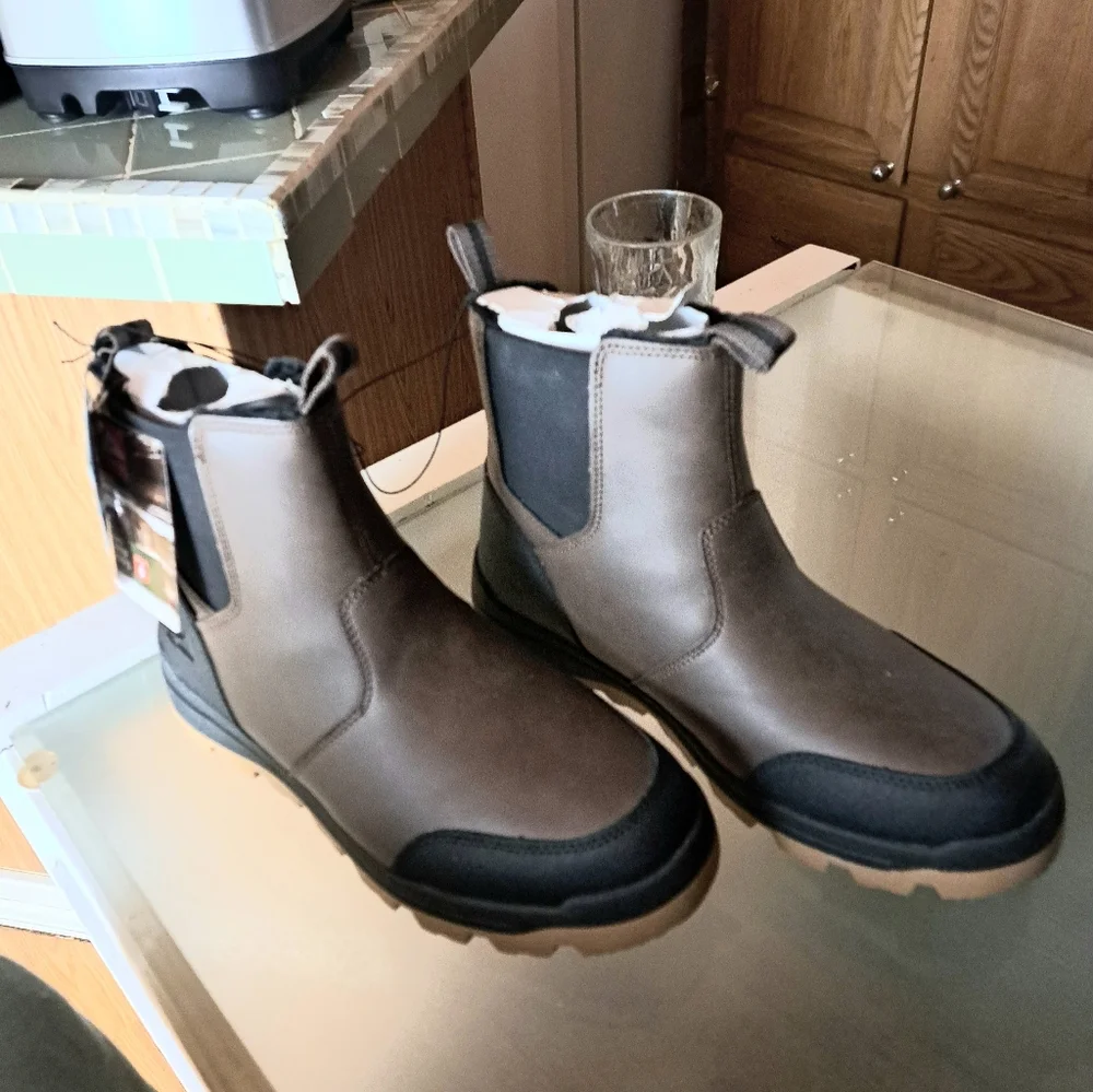 New Ozark Trail lboots Size 11 Waterproof, Insulated Easy On And Off